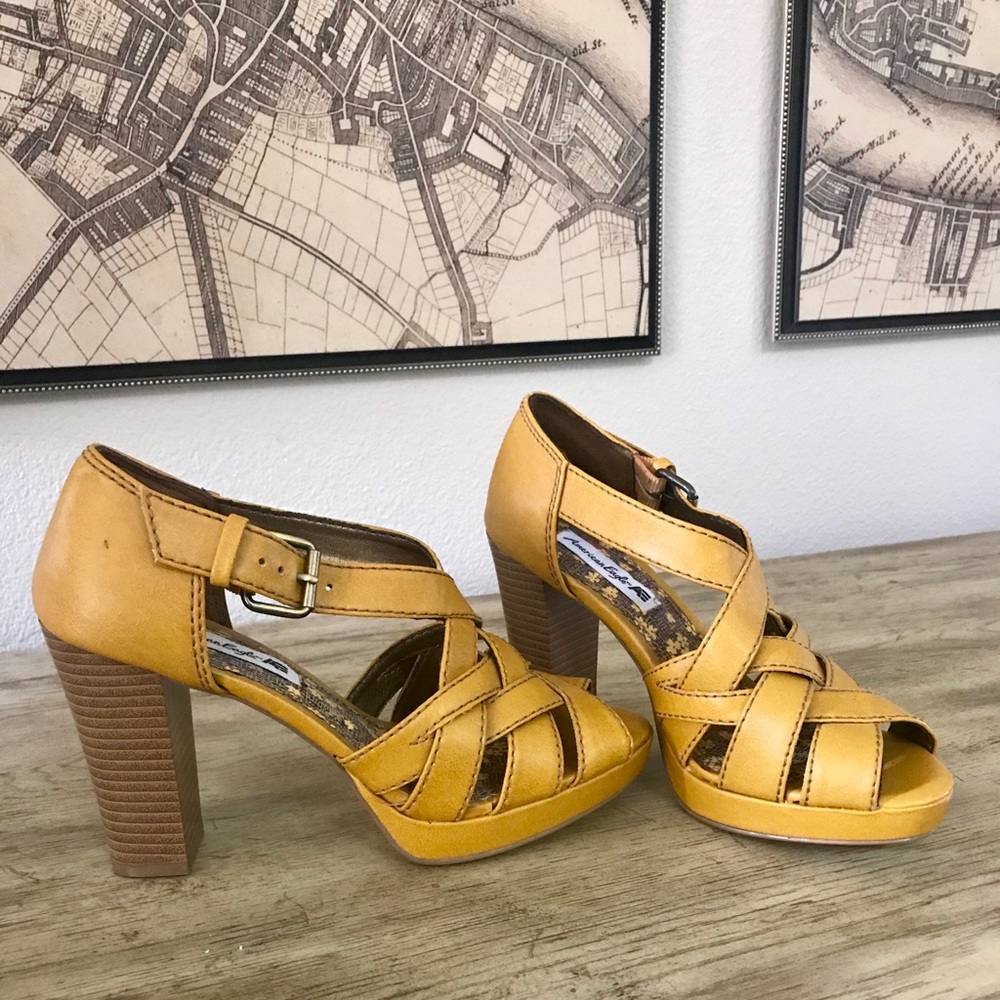 American Eagle Size 6 Heels
